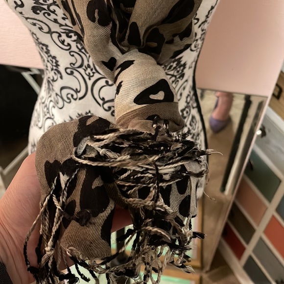 Leopard print scarf - Picture 3 of 5